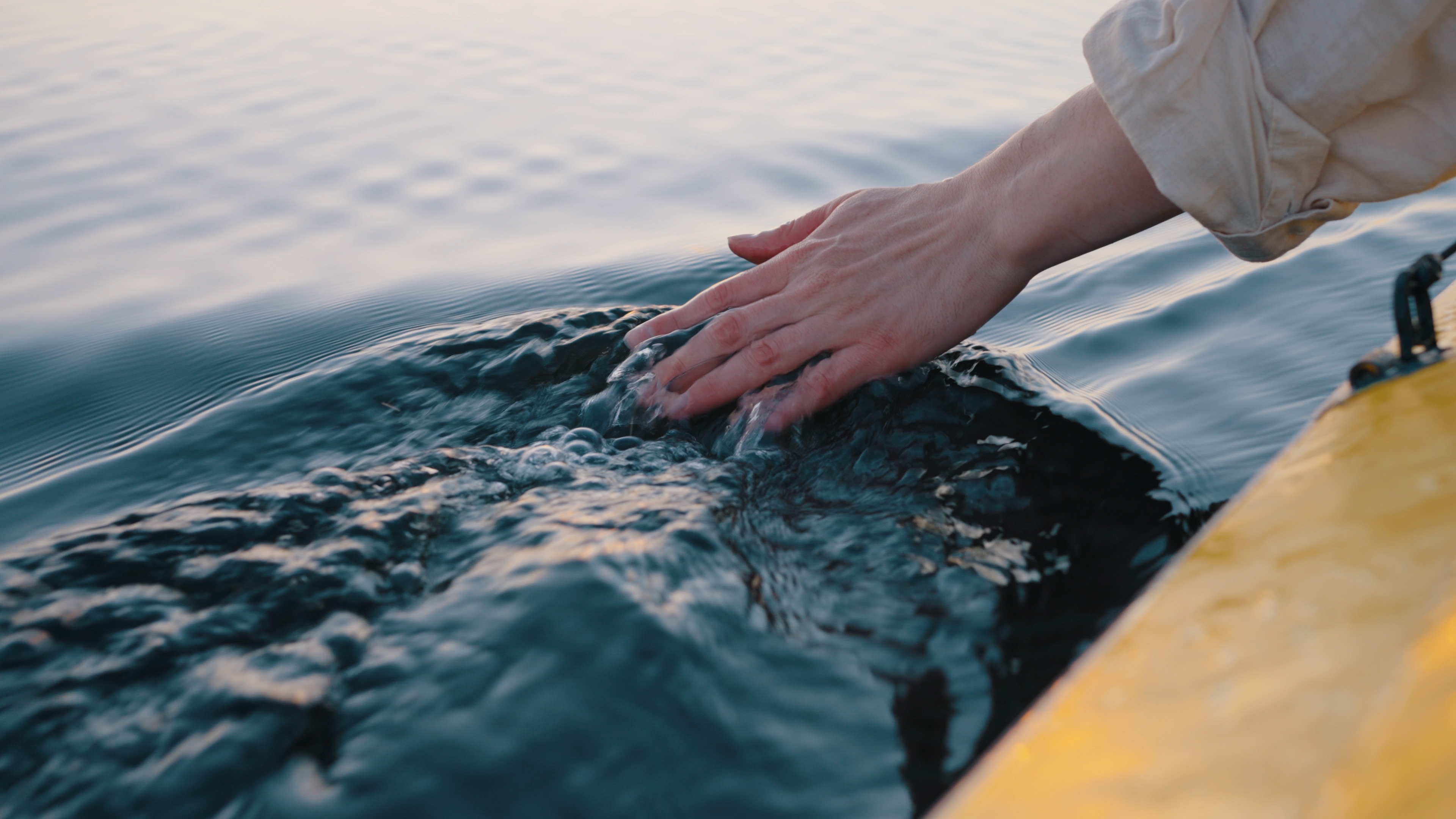 hand in water